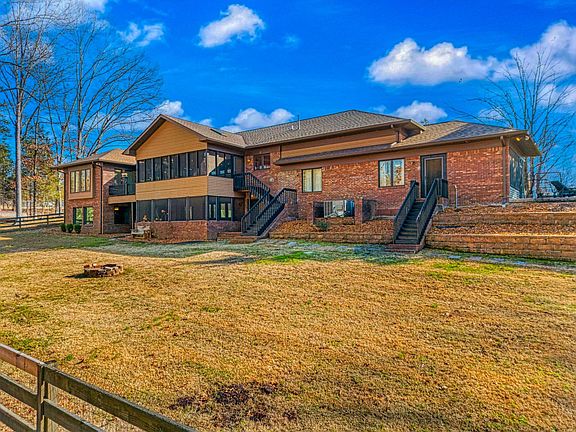 2nd image of 7 Pleasant View Ln
