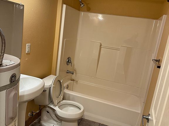 5th image of 3805 Yakima Ave APT E