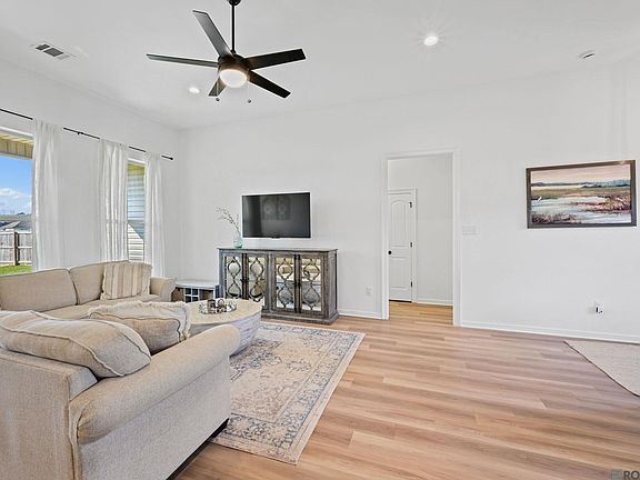 4th image of 25767 Pristine St
