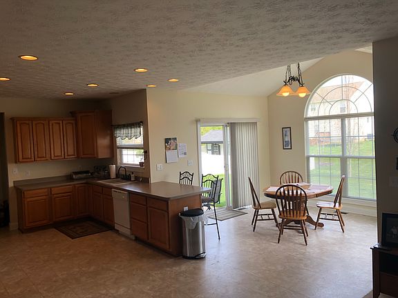 Kitchen / Breakfast Nook