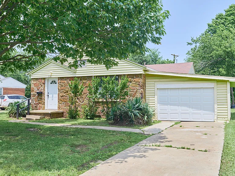 317 Babb Dr #1 — Photo 2