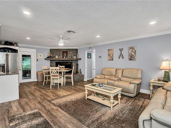 4th image of 515 Lakeside Blvd