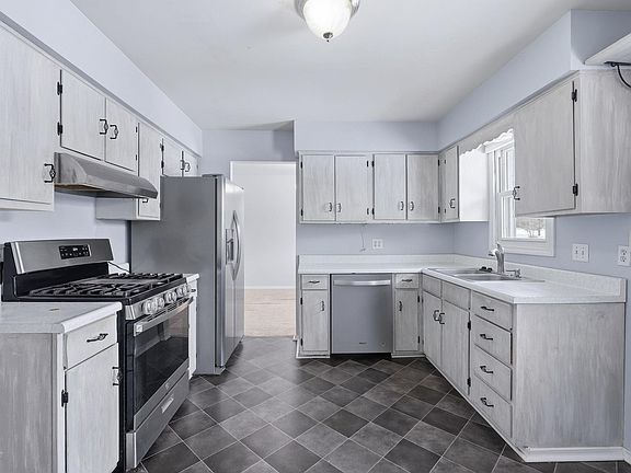 4th image of 4022 W Glen Oaks Dr