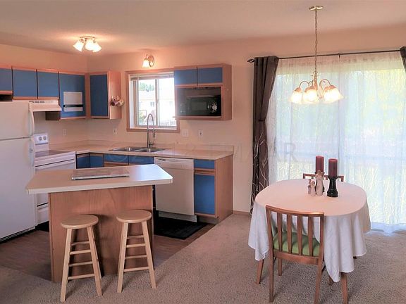 Kitchen & Eating Area