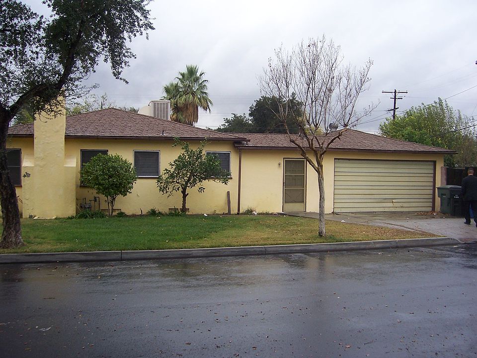 2nd image of 130 E 34th St