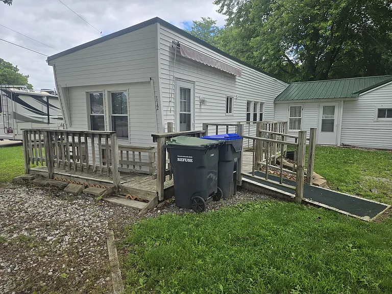 112 N Maple St — Photo 14