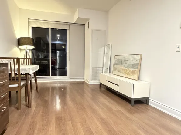 38 Cedarland Dr #601, Markham, ON L6G 0G7