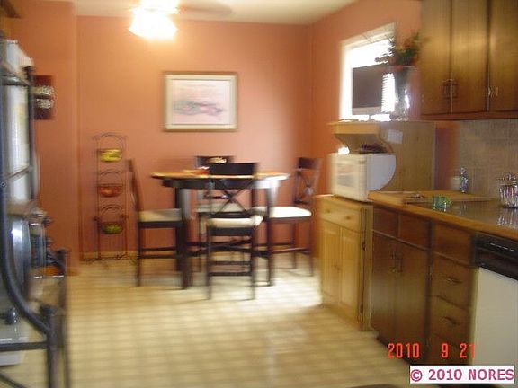 3rd image of 1128 E Teresa Ave