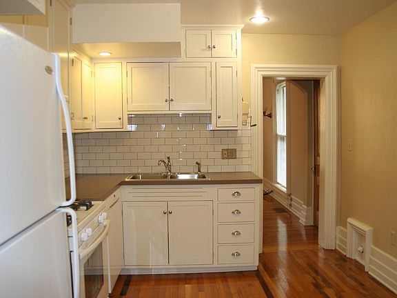 2nd image of 550 Fountain St NE APT 3