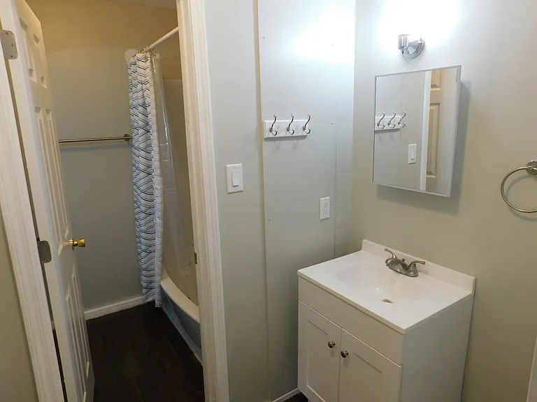 605 Hayden Ct — Photo 16