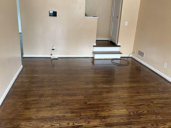 4th image of 7039 Noble Ct