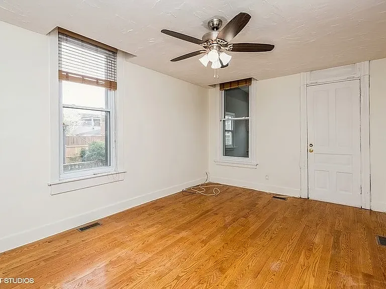 2248 N Southport Ave #1R — Photo 3