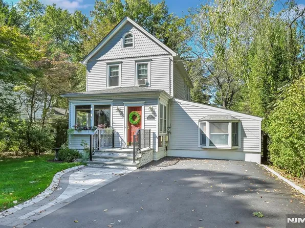 25 Maple Ave, Demarest, NJ 07627