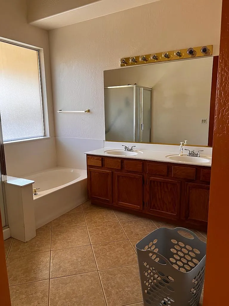 4 bed, 1830 sqft, $6,000 — Photo 4