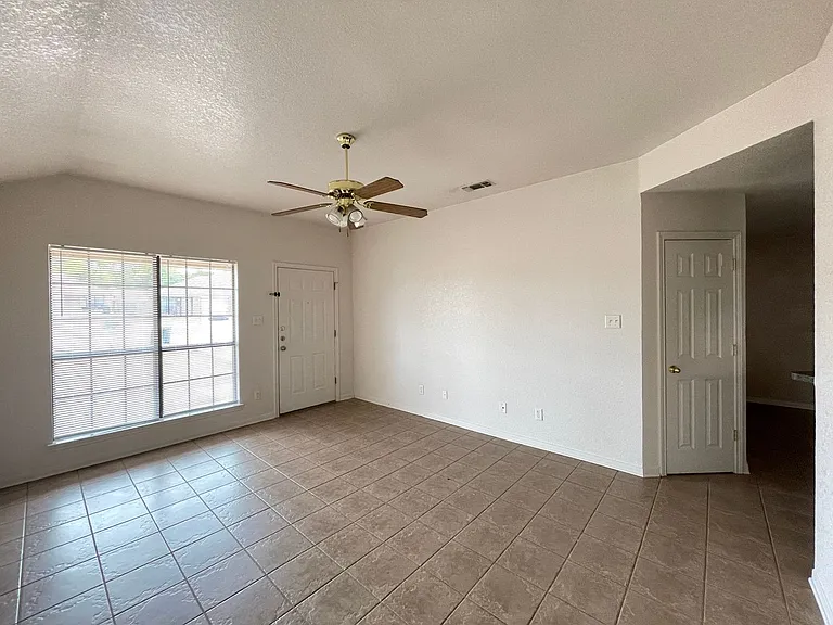 3206 Dannen Court — Photo 3
