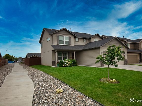 2nd image of 233 Kokanee Dr