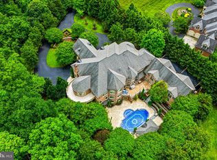 10350 Elizabeth St, Great Falls, VA 22066