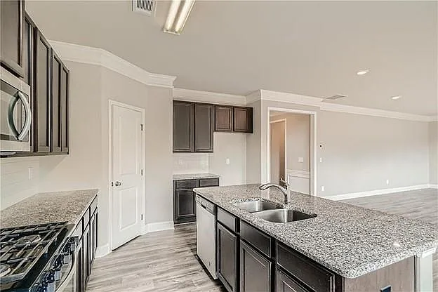 6811 Lancaster Xing — Photo 5