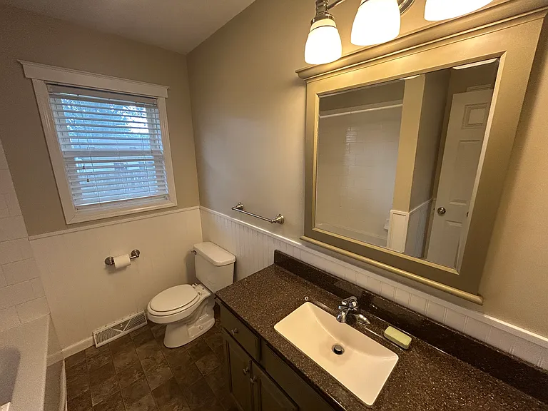2066 Chestnut St — Photo 10