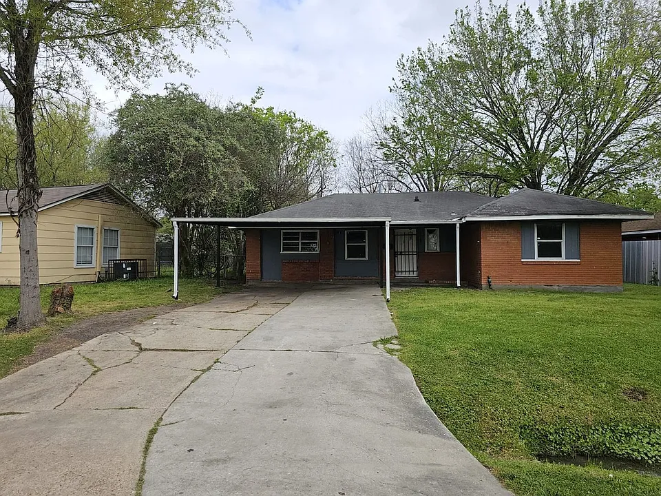 10613 Buffum St