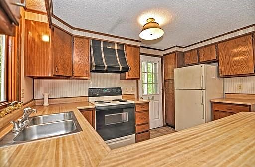 5th image of 26-A Holliston St