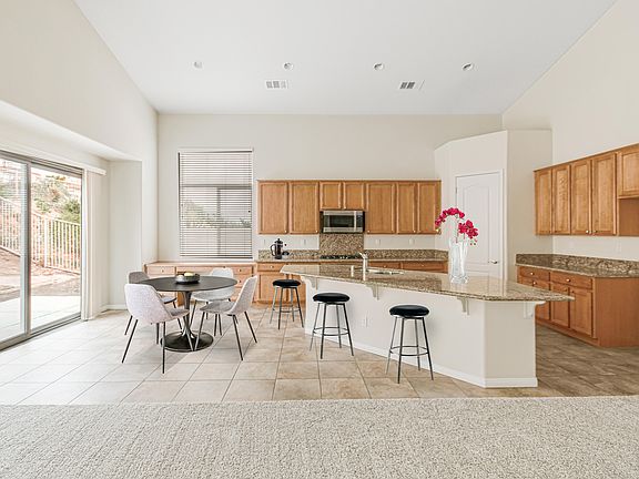 3rd image of 41631 Merryvale Ln
