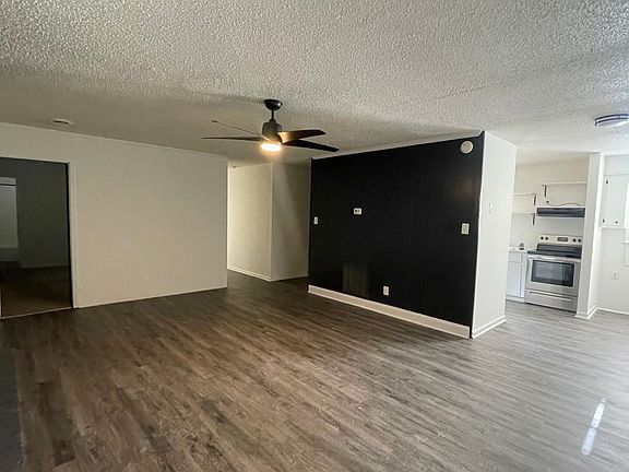 3rd image of 114 Coldbrook Dr