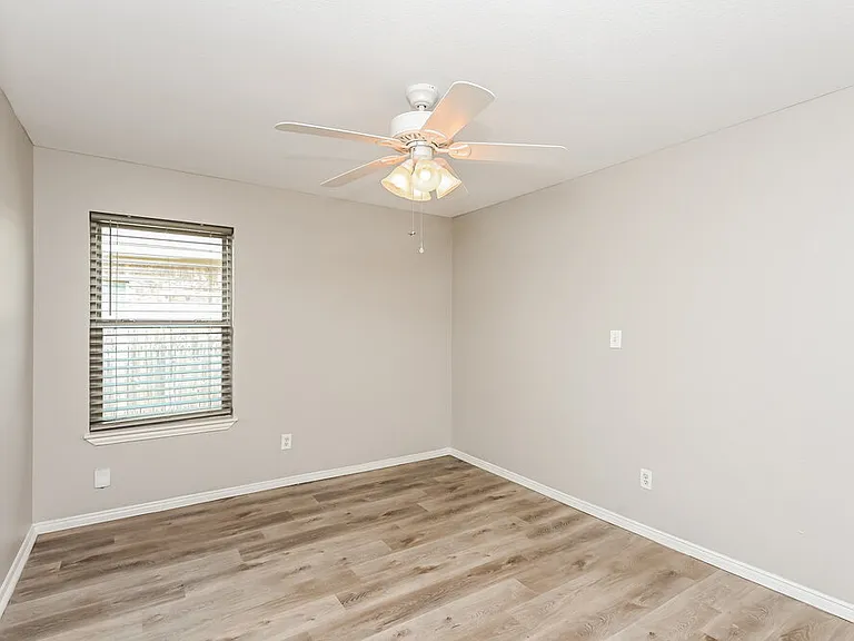 9324 Cynthia Ct — Photo 12