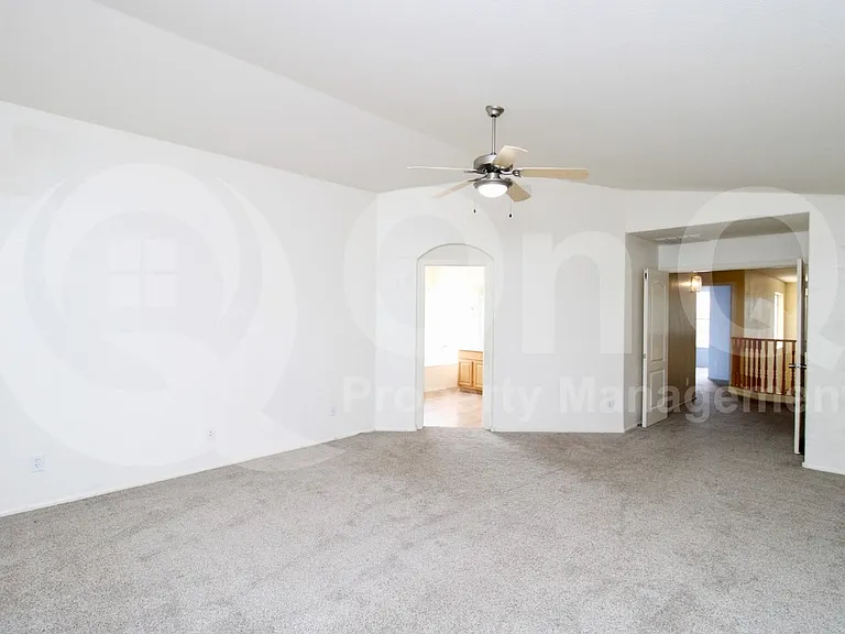226 E Clairidge Dr — Photo 11