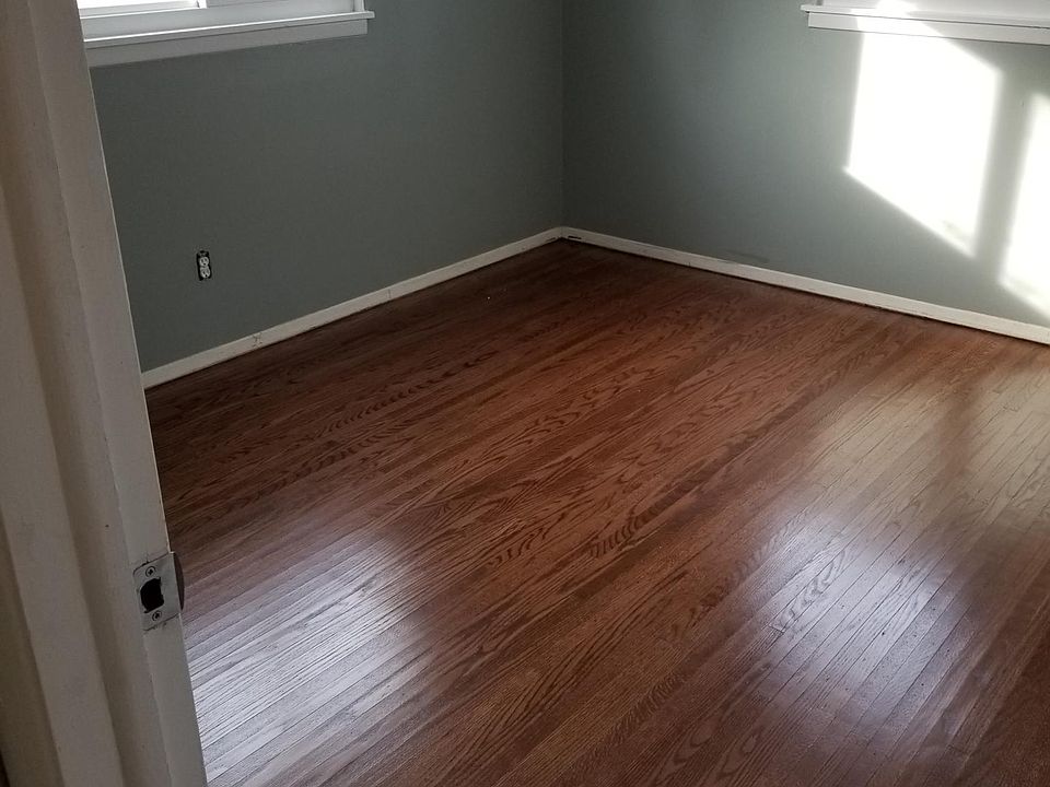 2nd image of 74 Notre Dame Dr