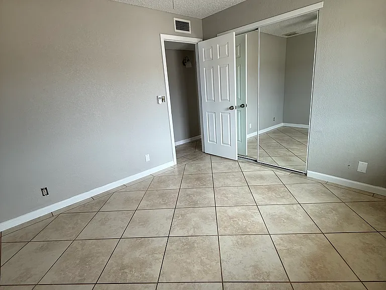 2953 Canyon Oak Dr — Photo 18