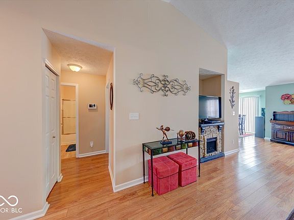 5th image of 1039 Swinton Way