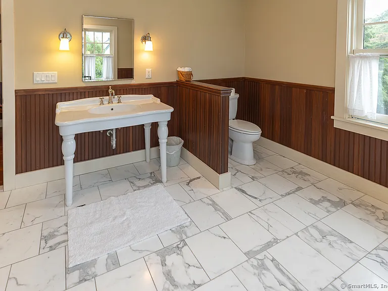 17 Agawam Ave — Photo 25