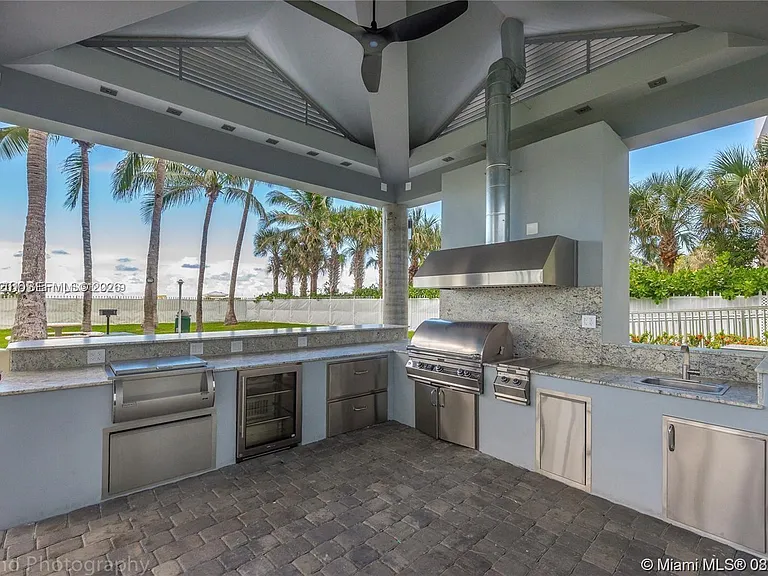 6301 Collins Ave #1206 — Photo 10