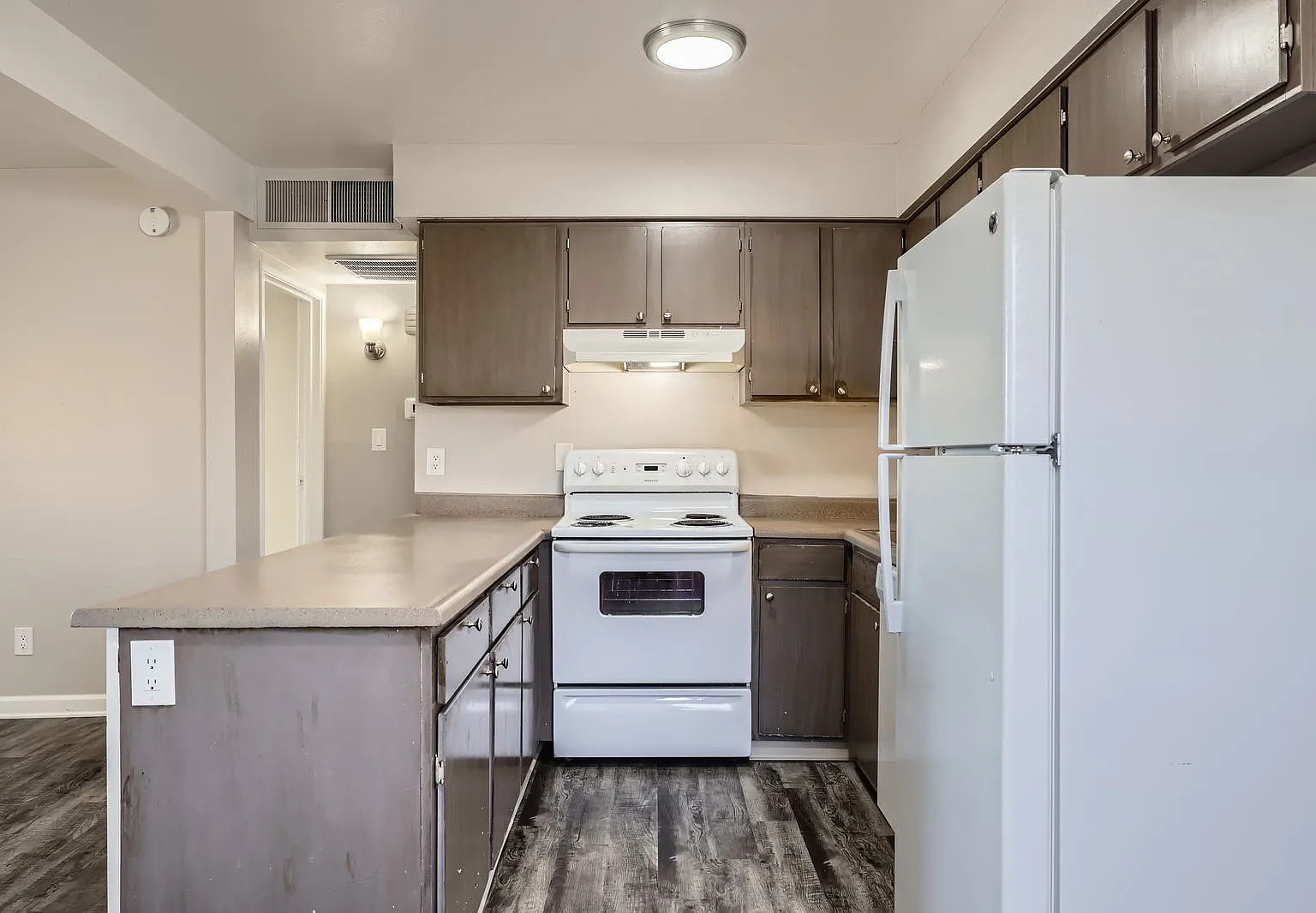 1 bed, 1.0 bath, 600 sqft, $1,140 — Photo 3