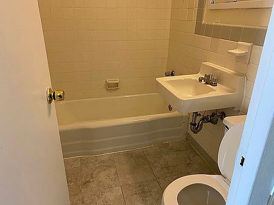 5th image of 825 Morrison Ave APT 15A