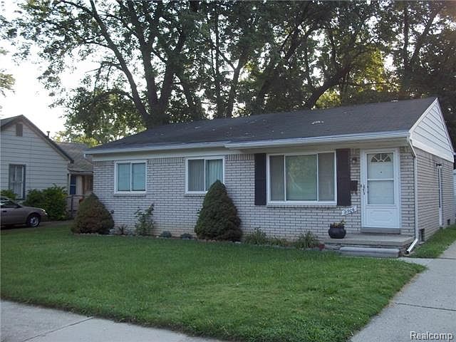 1st image of 21906 Oakwood Ave