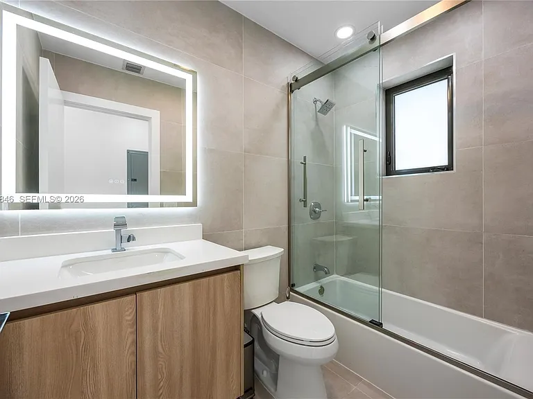 1141 Hollywood Blvd — Photo 36