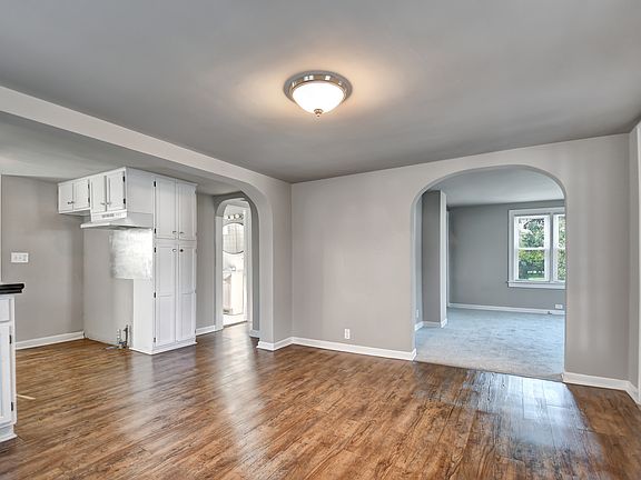 5th image of 15732 Chicago St
