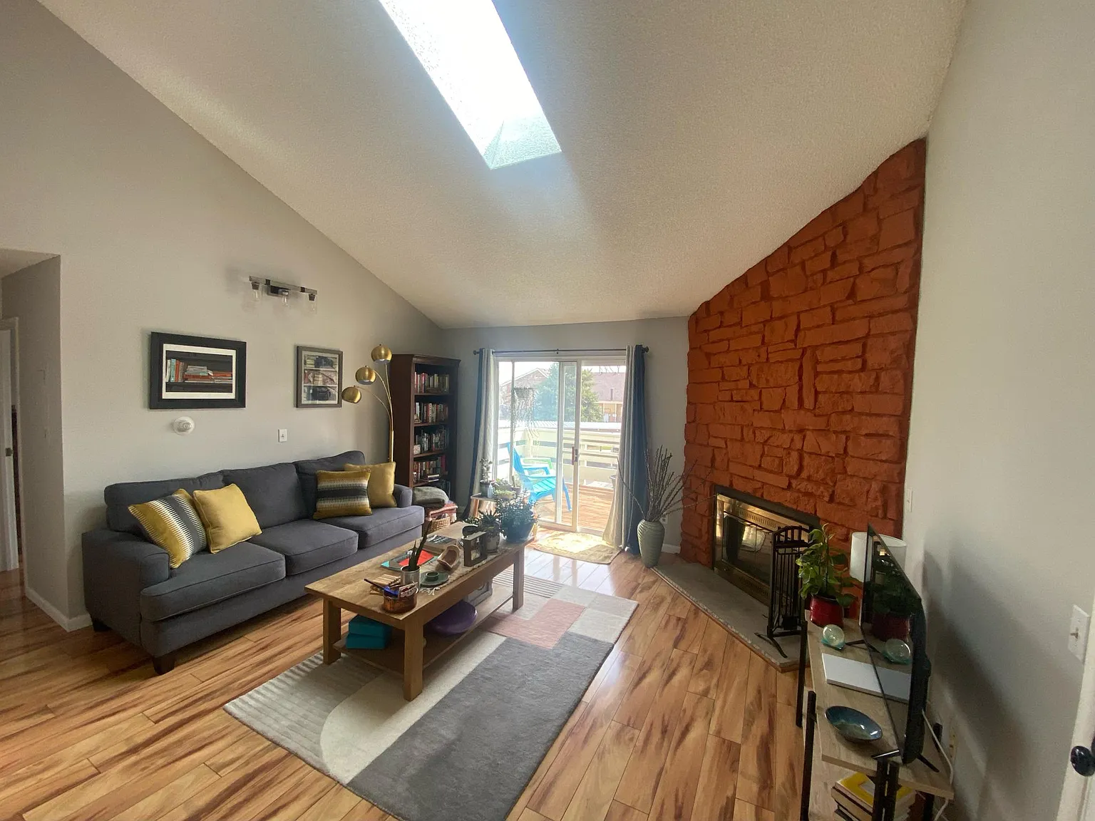 2 bed, 954 sqft, $1,950 — Photo 1