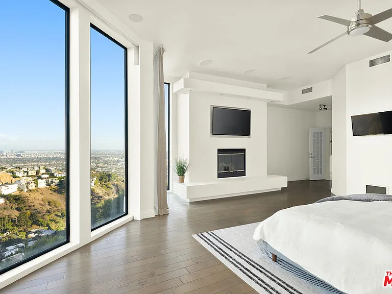 2231 Sunset Plaza Dr — Photo 19