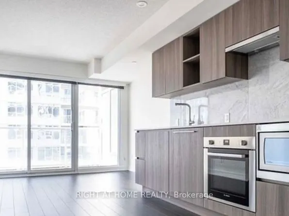 17 Bathurst St #3205, Toronto, ON M5V 2N9