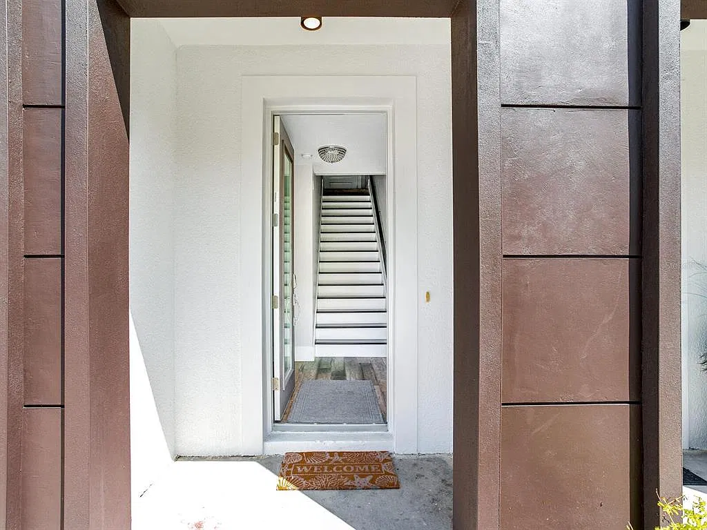 4 bed, 3.0 bath, 2500 sqft, $3,900 — Photo 3