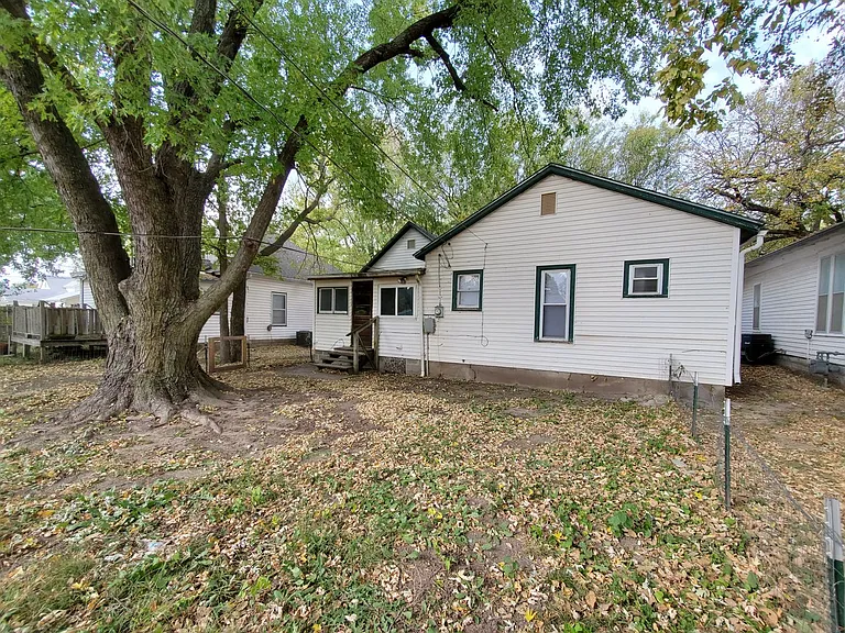 728 Lincoln Ave — Photo 2