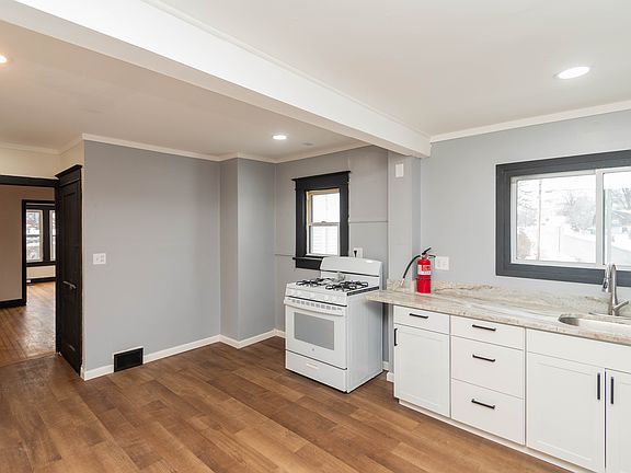 5th image of 293 E Main St Unit 1