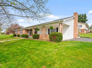 660 Rolling Hills Dr, Wytheville, VA