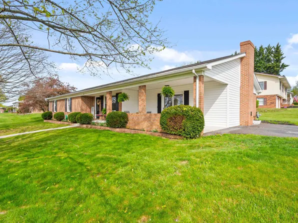 660 Rolling Hills Dr, Wytheville, VA 24382