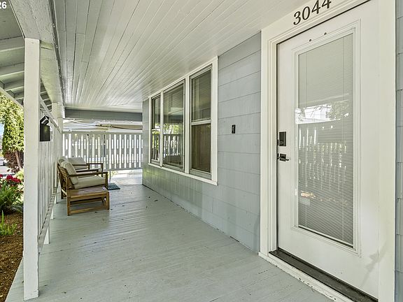 4th image of 3044 SE 9th Ave