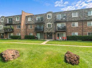 9390 Bay Colony Dr APT 3N, Des Plaines, IL 60016