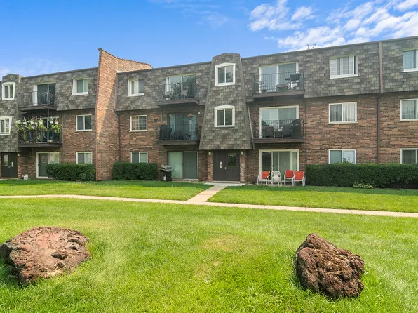 9390 Bay Colony Dr APT 3N, Des Plaines, IL 60016